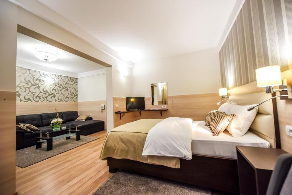 Hotel Pozega Ngoại thất bức ảnh