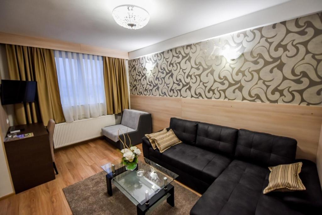 Hotel Pozega Ngoại thất bức ảnh