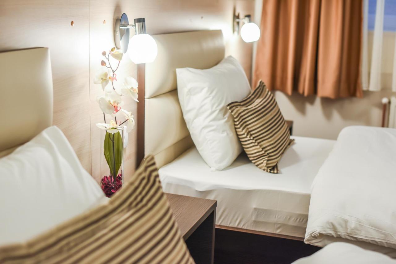 Hotel Pozega Ngoại thất bức ảnh